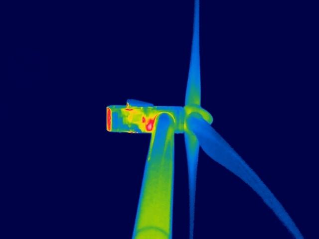 Thermal image of a wind turbine nacelle from ground level